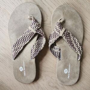 New Terrain Size 7 sandals almost new
